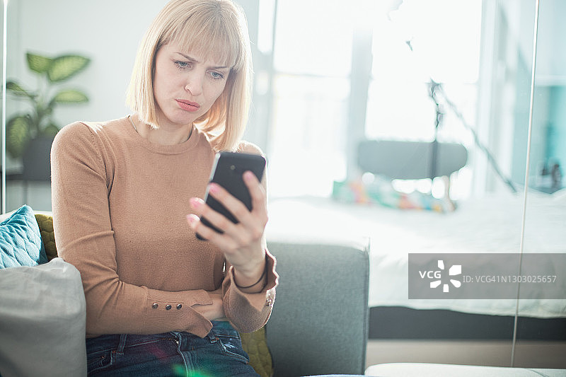 不满情绪图片素材