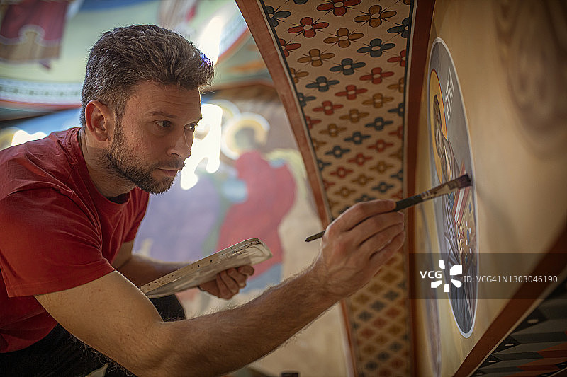 艺术家绘制壁画图片素材