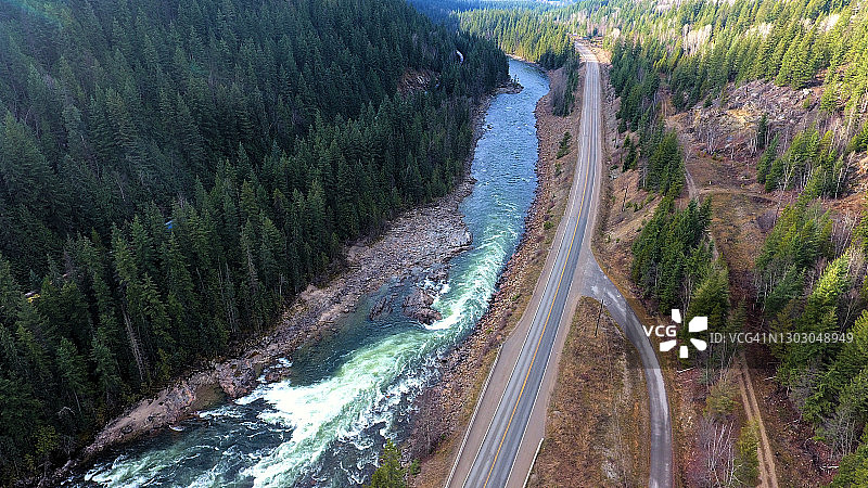 汤普森河北部与公路图片素材