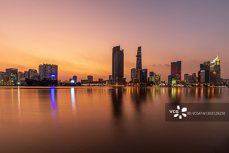 越南胡志明市的日落图片素材