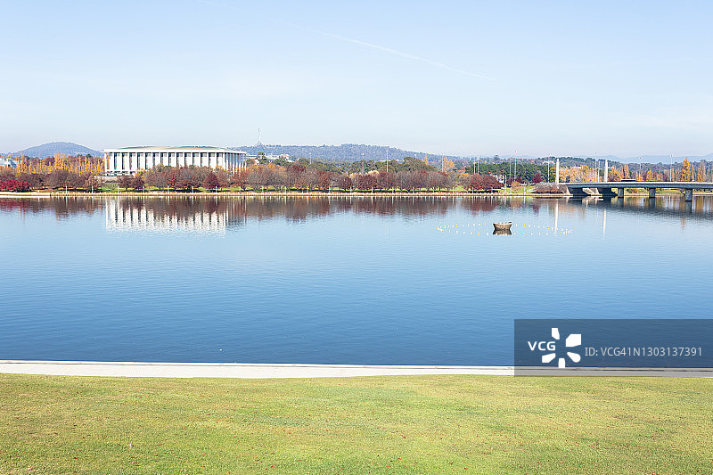 伯利格里芬湖，澳大利亚堪培拉图片素材