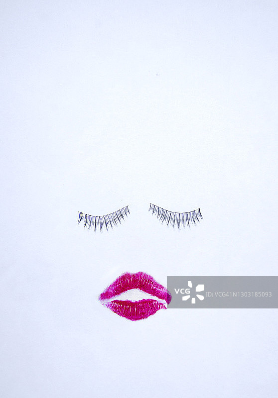 白色背景上的睫毛和红唇印花图片素材