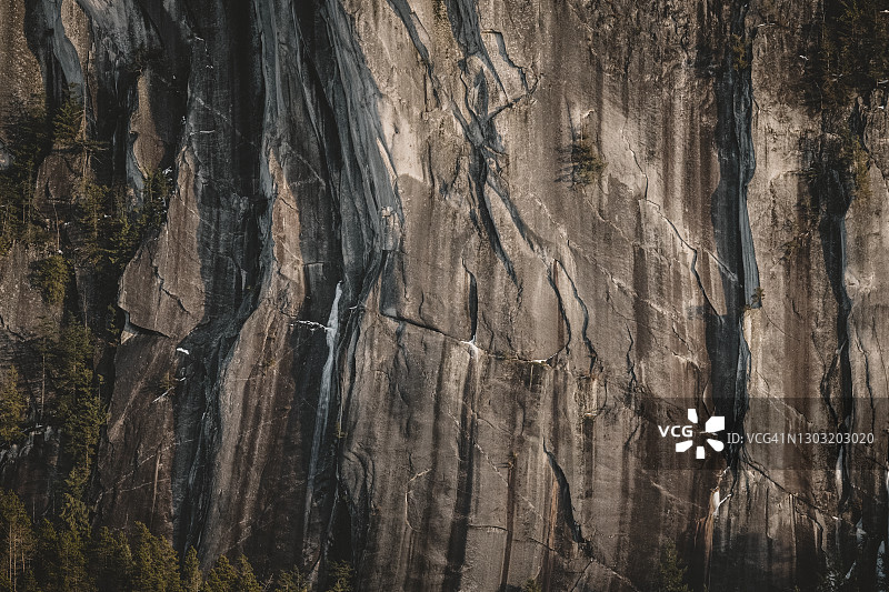 斯塔瓦姆斯酋长岩石面上花岗岩二面体的自然纹理图片素材