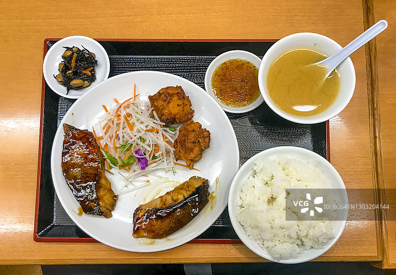 照烧鰤鱼定食图片素材