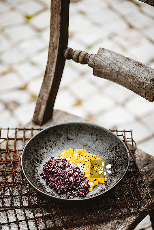 黑米芒果糯米饭图片素材