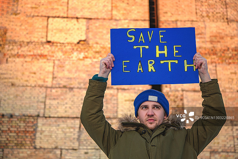 男子站出来应对气候变化图片素材