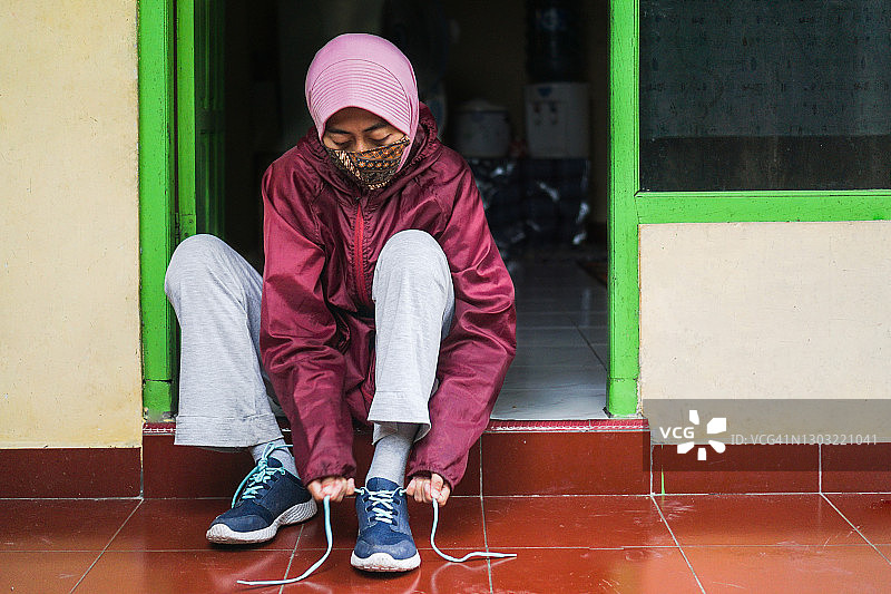 跑步前的准备图片素材