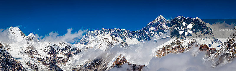 珠穆朗玛峰和洛子峰俯瞰尼泊尔喜马拉雅山脉图片素材