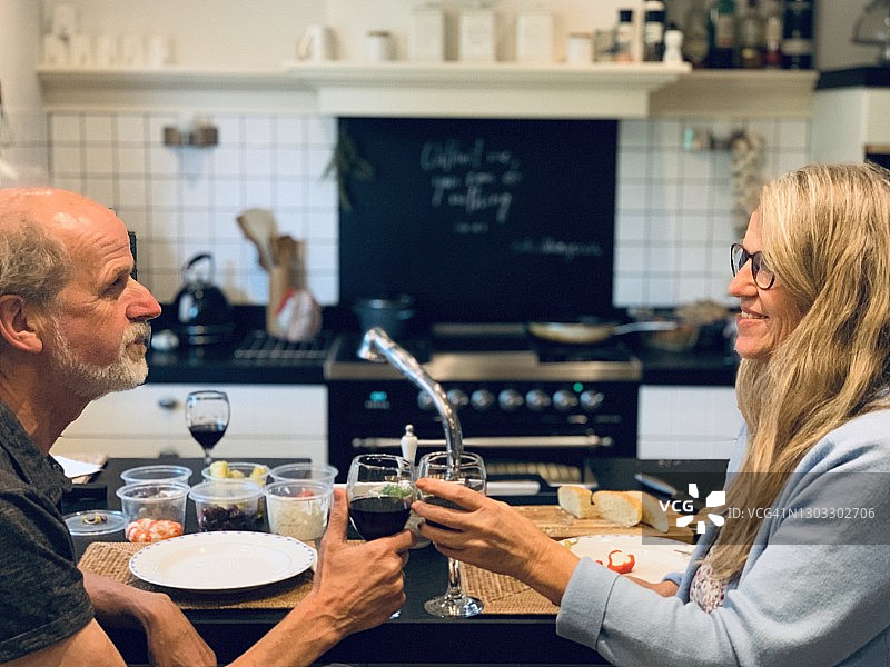 幸福的已婚夫妇图片素材