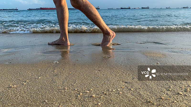 沙滩上的脚图片素材