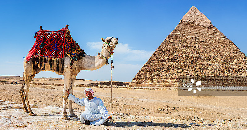 贝都因人和金字塔图片素材