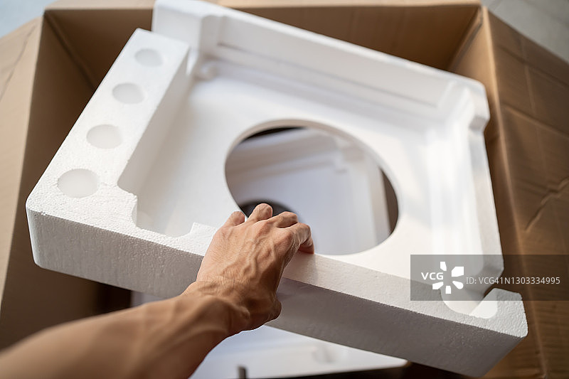 聚苯乙烯泡沫和纸板箱图片素材