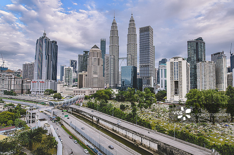 吉隆坡城市景观：萨罗玛桥连接新旧城区图片素材