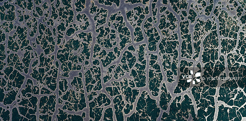 绿色油漆剥落的金属表面图片素材