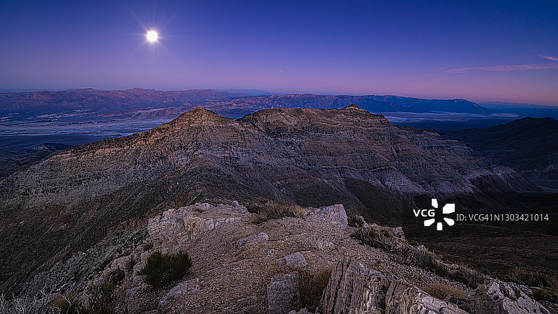 死亡谷上空的月光图片素材