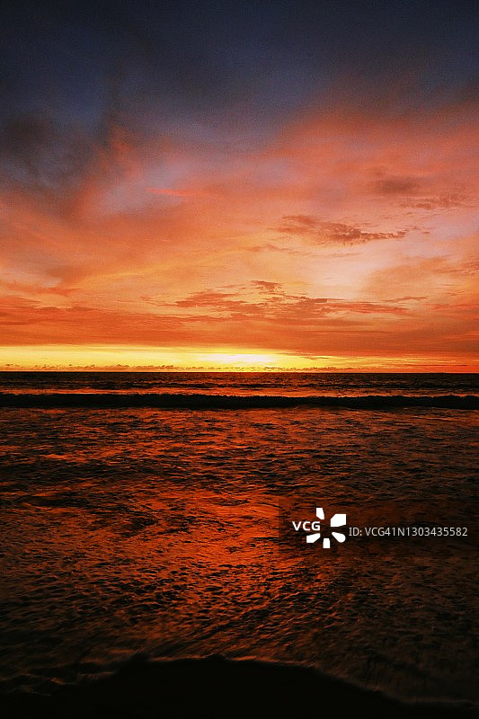 日落在沙滩图片素材