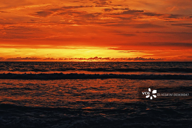 日落在沙滩图片素材