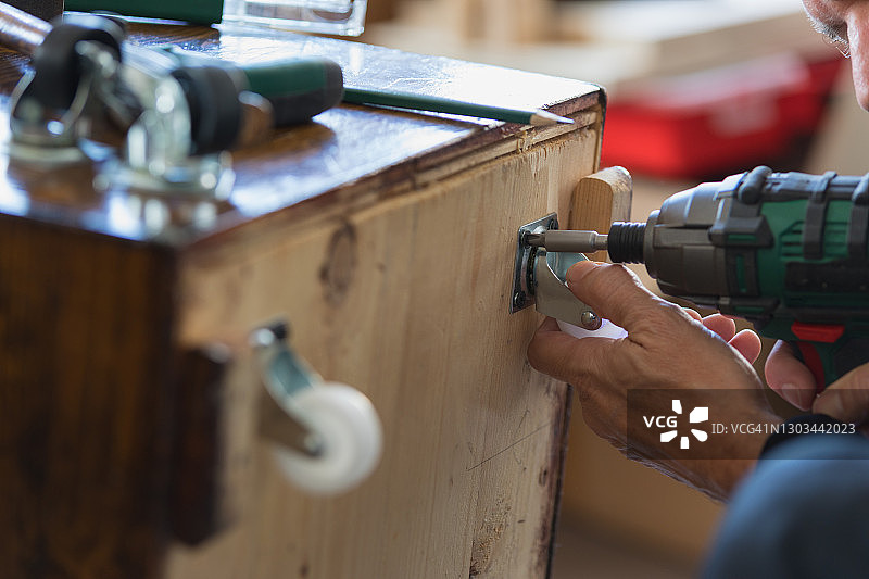 DIY家具制作与维修图片素材