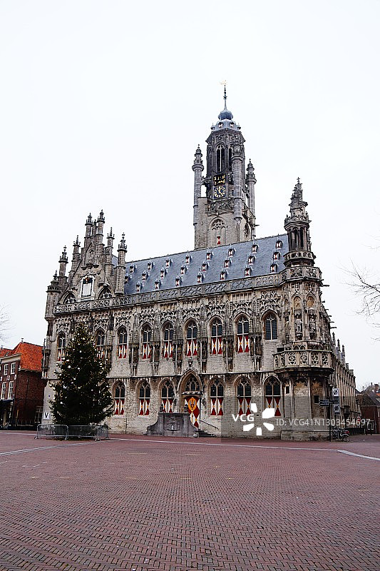 荷兰米德尔堡市政厅的圣诞树图片素材
