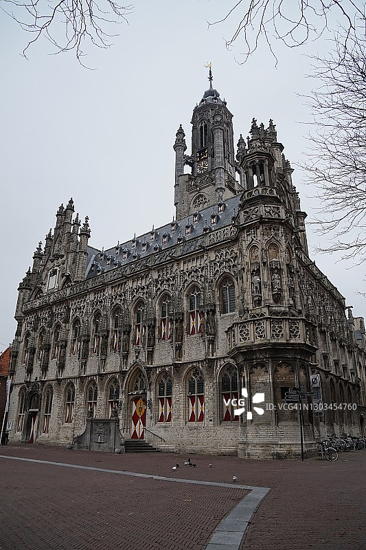 荷兰米德尔堡带时钟的市政厅图片素材