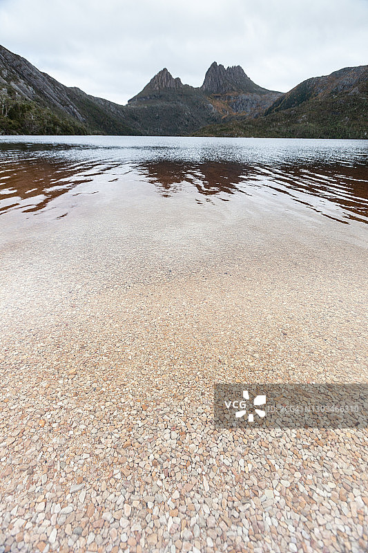 塔斯马尼亚摇篮山的鸽子湖和摇篮山图片素材