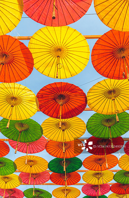 泰国清迈的彩色纸伞装饰图片素材