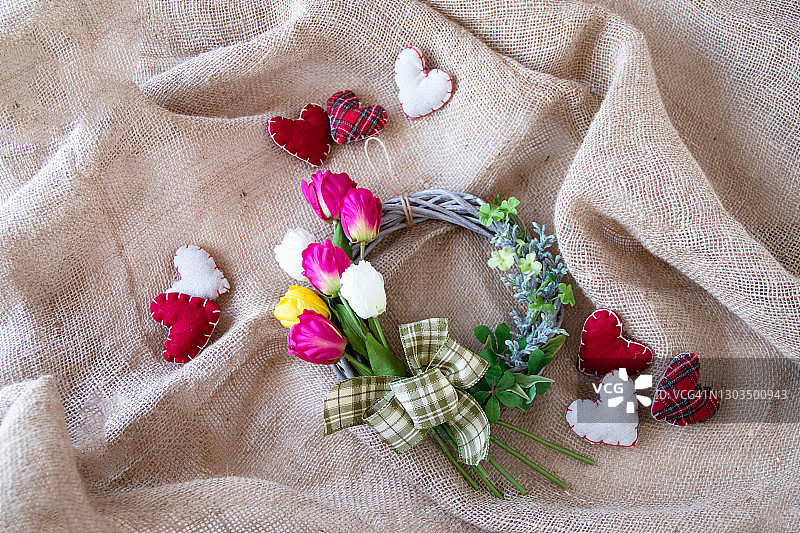 彩色郁金香花环图片素材