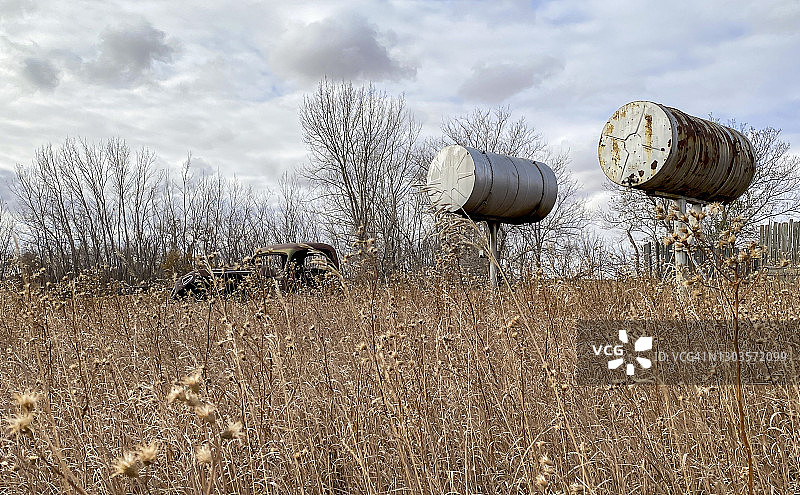 农场的汽油储罐图片素材
