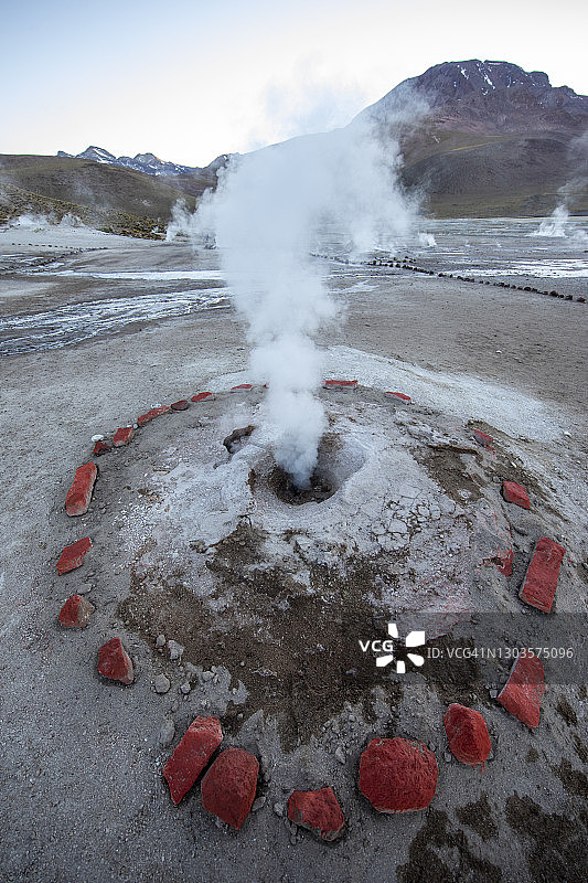 埃尔塔蒂奥间歇泉，世界第三大间歇泉区，位于智利安托法加斯塔地区图片素材