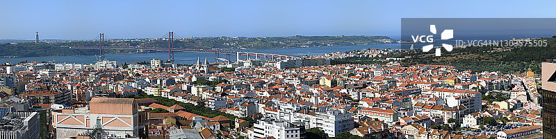 里斯本及其4月25日大桥全景图片素材