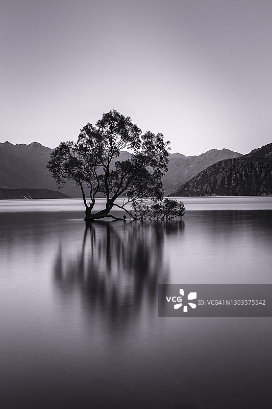 瓦纳卡湖蓝色时分，阿斯帕林山国家公园，联合国教科文组织世界遗产，奥塔哥，南岛，新西兰，太平洋图片素材