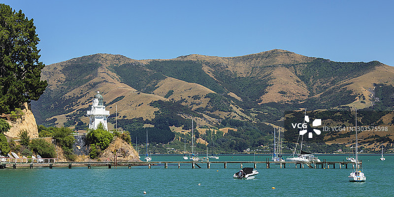 新西兰坎特伯雷班克斯半岛阿卡罗瓦湾的灯塔图片素材