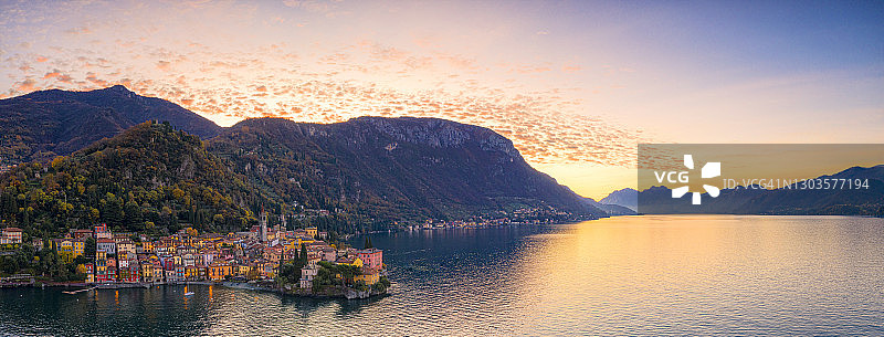 意大利伦巴第莱科省瓦伦纳和科莫湖日出全景航拍图片素材