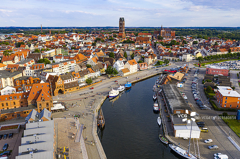 德国梅克伦堡-前波莫瑞州维斯马汉萨同盟城市鸟瞰，联合国教科文组织世界遗产图片素材