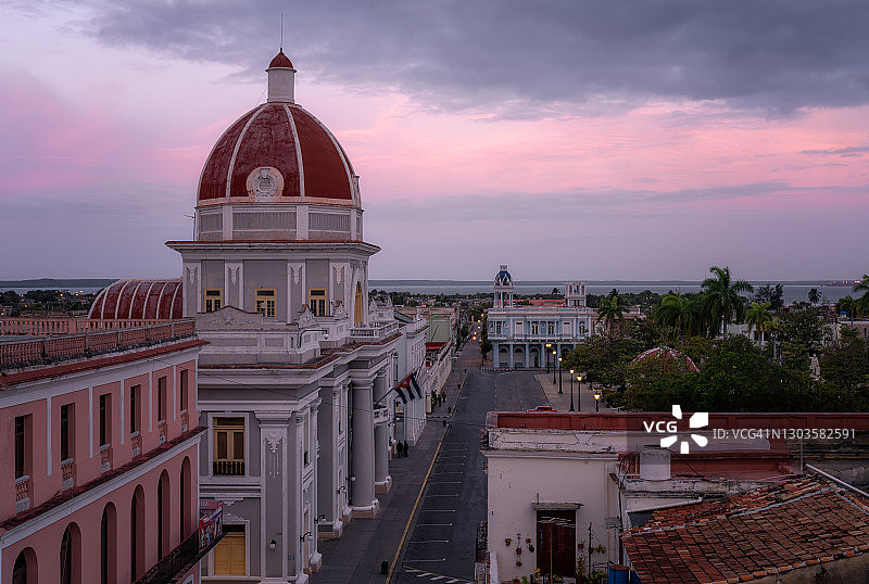西恩富戈斯市政厅日落景色，联合国教科文组织世界遗产，古巴，西印度群岛，加勒比海，中美洲图片素材