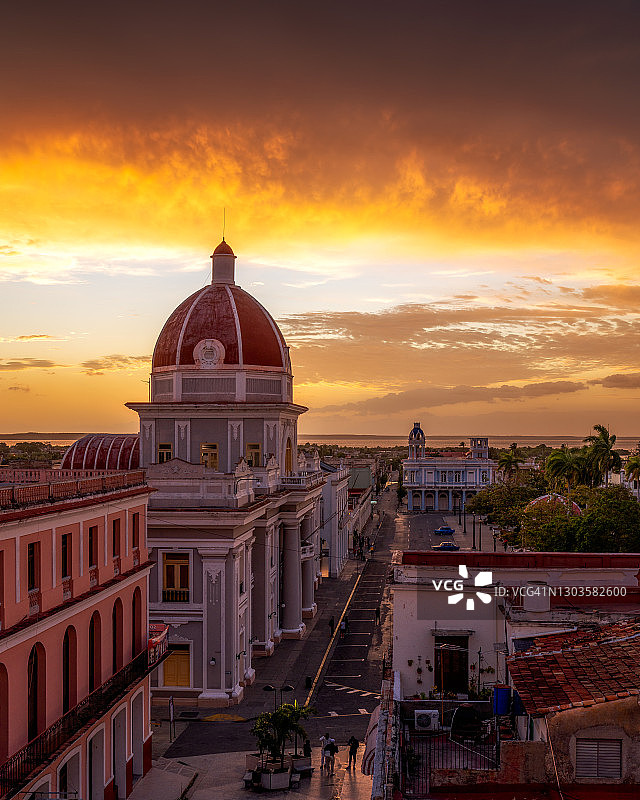西恩富戈斯市政厅日落景色，联合国教科文组织世界遗产，古巴，西印度群岛，加勒比海，中美洲图片素材