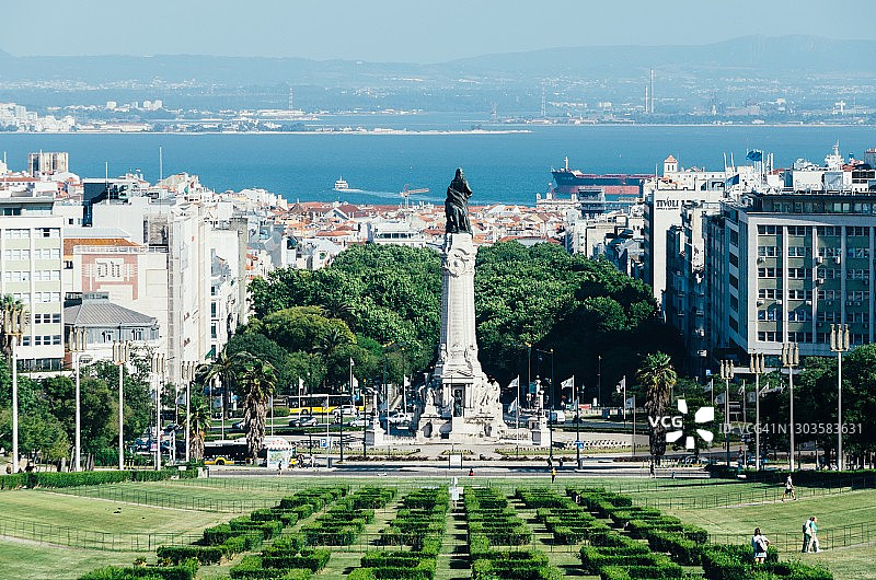 葡萄牙里斯本爱德华七世公园，夏季美丽的庞巴尔侯爵雕像图片素材