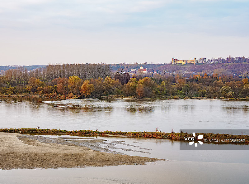 维斯瓦河日落景观，波兰卢布林省图片素材