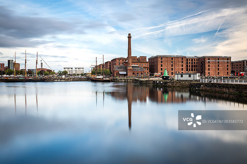 英国利物浦：泵房酒吧和阿尔伯特码头图片素材