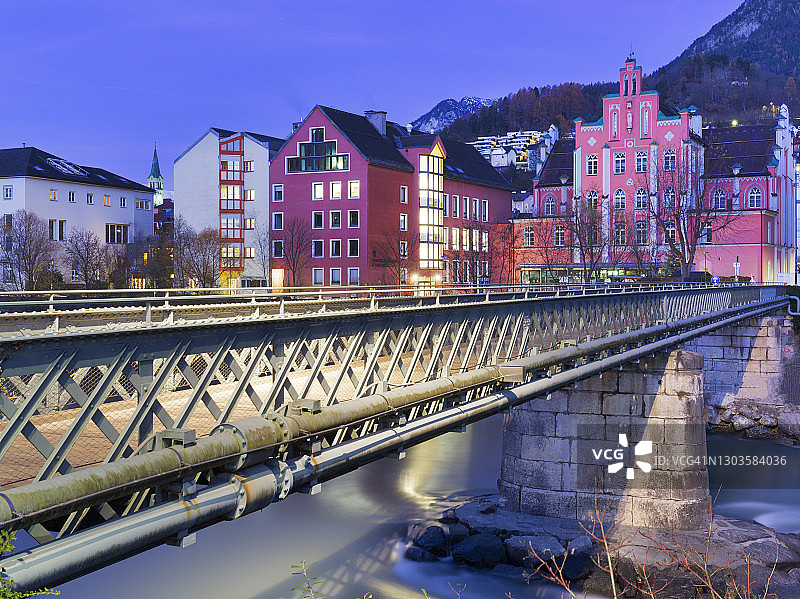 奥地利因斯布鲁克因河上的步行桥图片素材