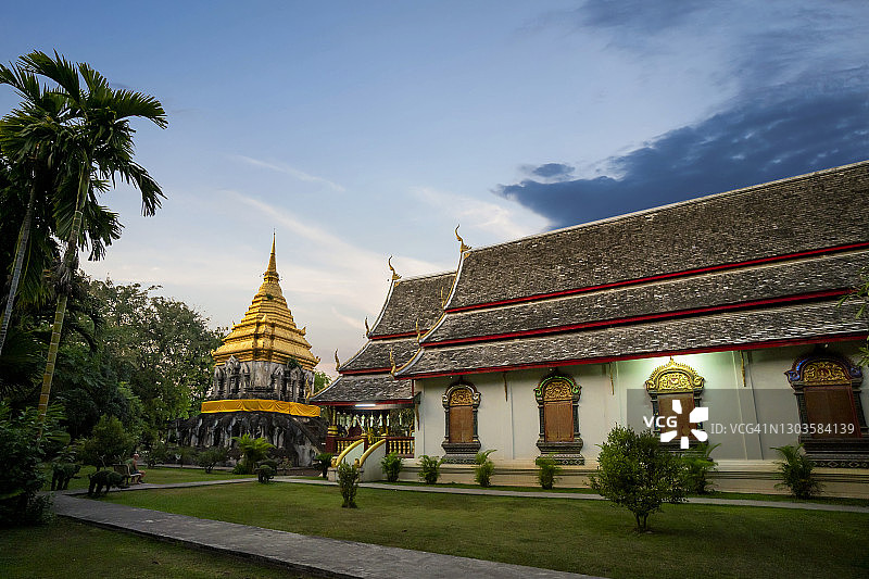 清迈清曼寺的 Chedi Chiang Lom 佛塔图片素材