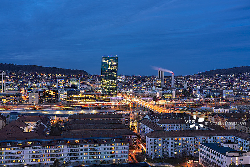瑞士苏黎世：4区、5区、Prime Tower与Hard桥夜景图片素材