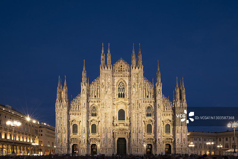 米兰大教堂 фасада上的哥特式尖顶（意大利伦巴第米兰主教座堂广场，欧洲）图片素材