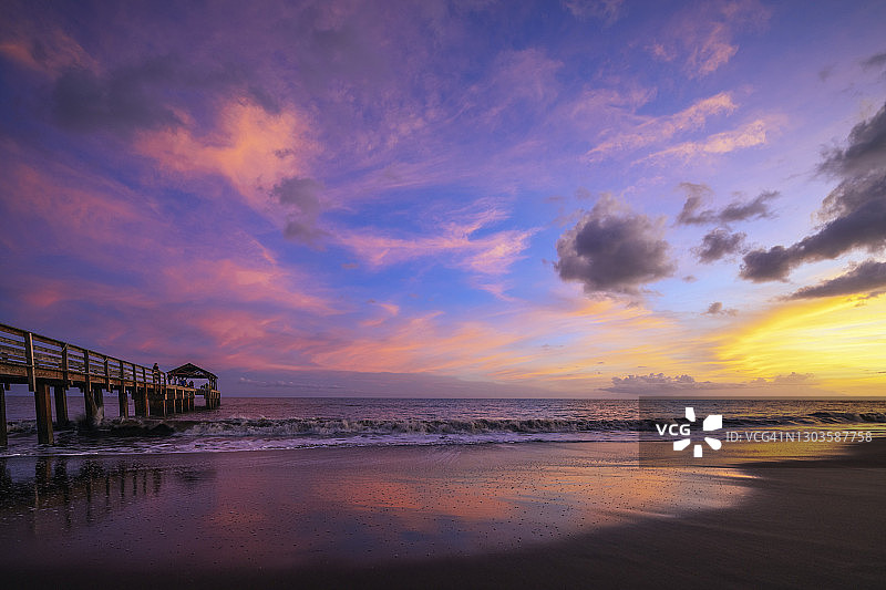 怀梅阿湾州立码头日落（可爱岛，夏威夷，美国）图片素材