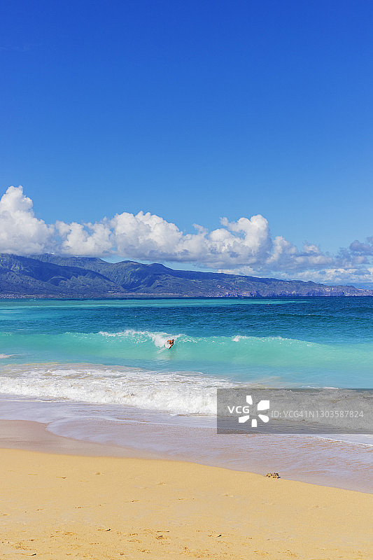 美国夏威夷毛伊岛鲍德温海滩趴板运动图片素材