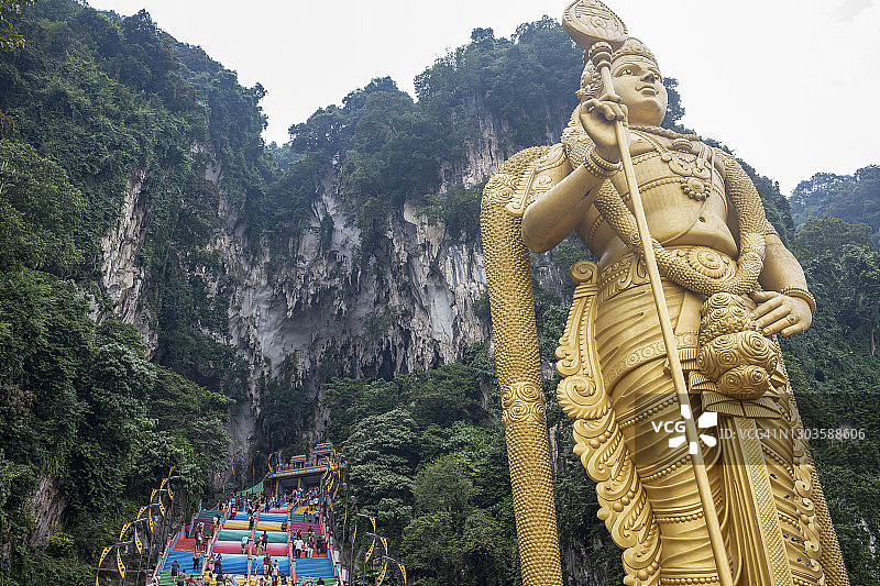 吉隆坡附近黑风洞的穆卢干神像图片素材