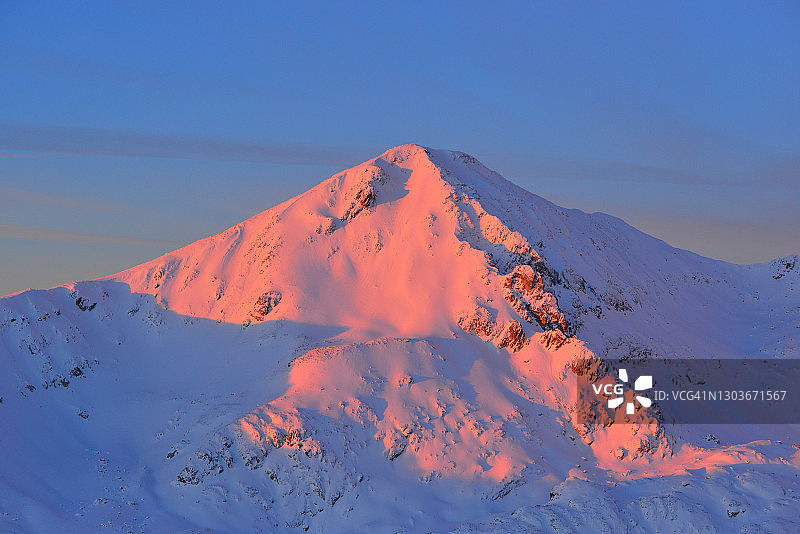 壮丽的山间日出图片素材