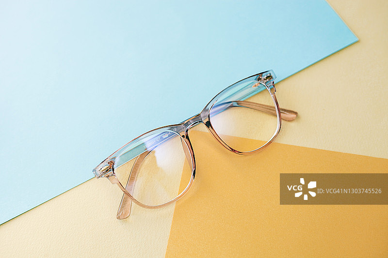 时尚现代简约的平铺眼镜图片素材