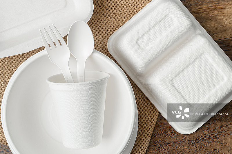 未漂白的植物纤维食品盒和纸咖啡杯图片素材