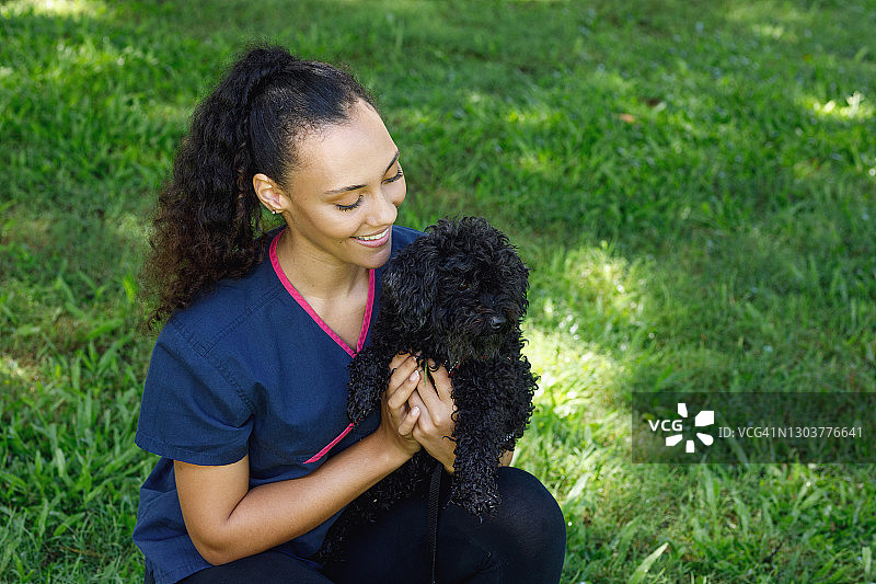 澳大利亚土著兽医学生图片素材